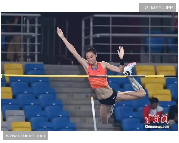 全运会女子撑杆跳高决赛精彩上演冠军争夺激烈场面